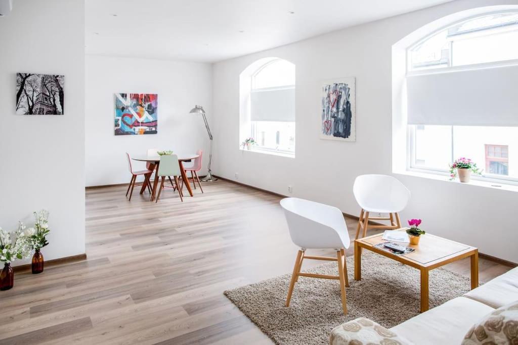 Free Parking Space, 2 Bed Room, Short Walk To Brosundet Ålesund Exterior foto