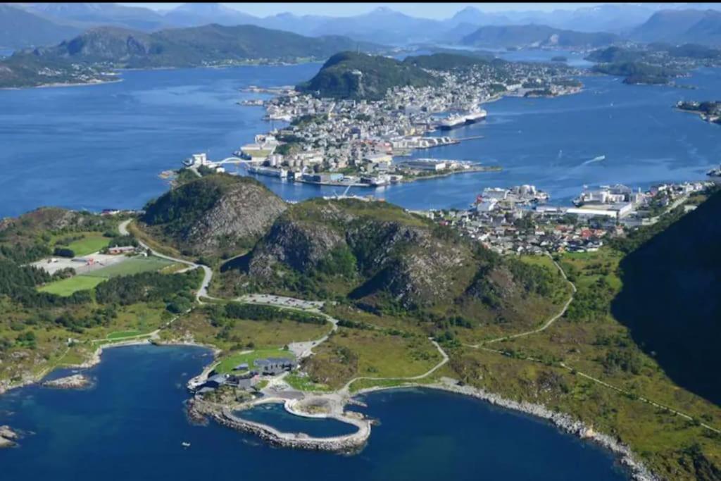 Free Parking Space, 2 Bed Room, Short Walk To Brosundet Ålesund Exterior foto