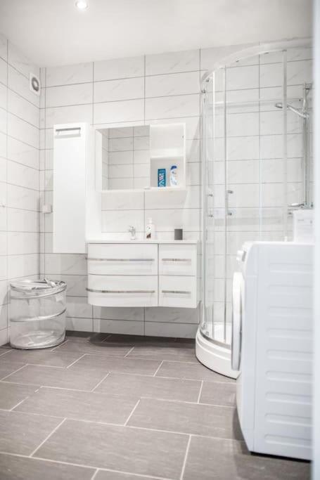 Free Parking Space, 2 Bed Room, Short Walk To Brosundet Ålesund Exterior foto